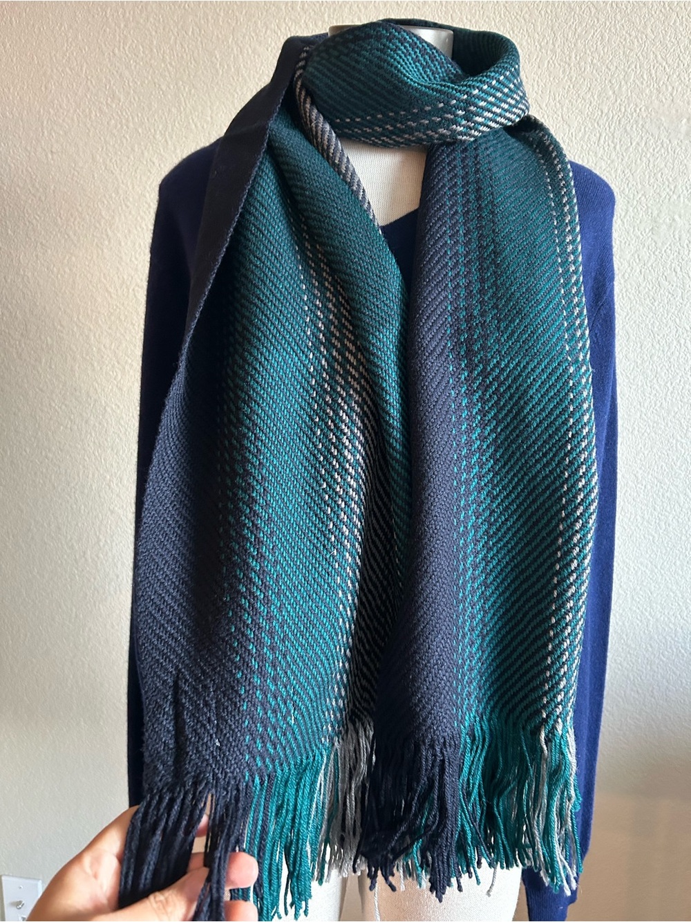 Mucros Weavers Green and Navy Two-Tone Woven Fringe Scarf 100% wool - Picture 3 of 6